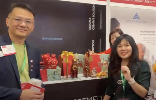 Mr.Kai Chua và Mr.Ronald Soh Bni Singapore nhận xét sản phẩm quà tặng Tết Royal Rich | Doha Jsc