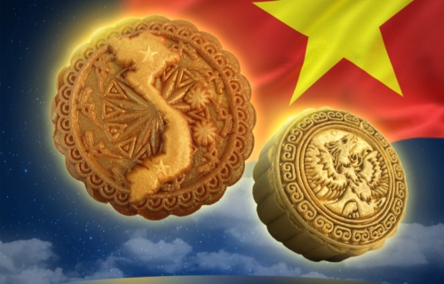 Bánh Trung Thu Phun Vàng 23k - Món Quà Sang Trọng Trao Gửi Yêu Thương 